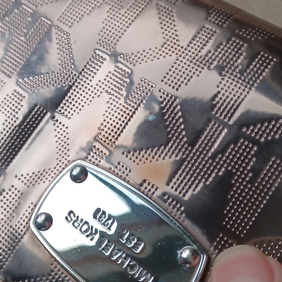 Michael Kors  wallet - Picture 14 of 16